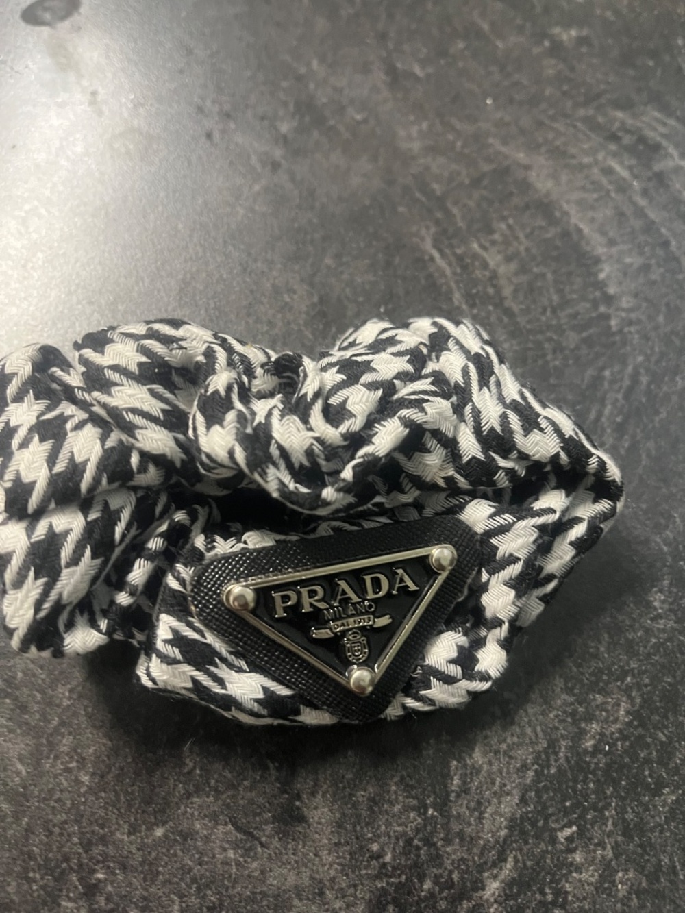 Houndstooth Black & White Scrunchie NEW - Picture 4 of 4